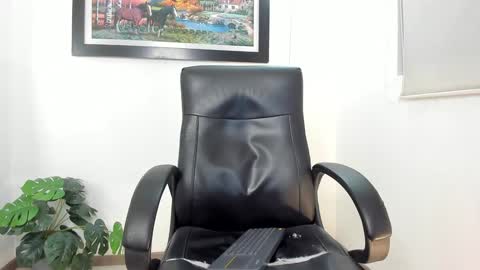   online show from 02/09/25, 02:06