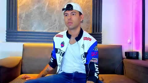 Aroon   online show from 11/07/25, 11:54