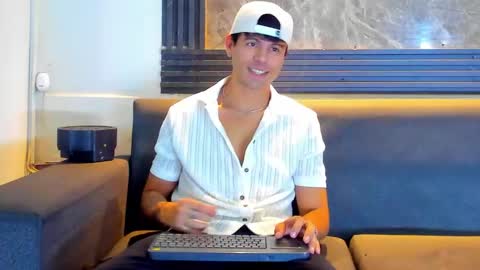 Aroon   online show from 01/07/26, 08:00