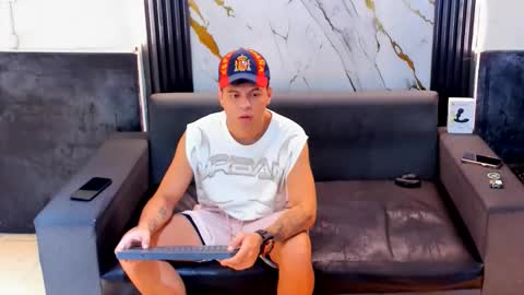 Snapshot of aroon_sexx21 chatting on 05/22/26, 03:57 Aroon online show from 05/22/26, 03:57