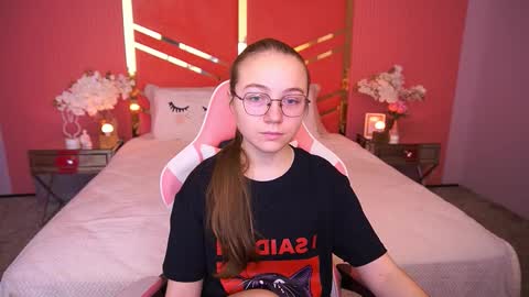 arrinawair online show from 12/15/25, 08:51