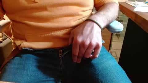 Snapshot of arrrr3 chatting on 10/21/25, 01:17 arrrr3 online show from 10/21/25, 01:17