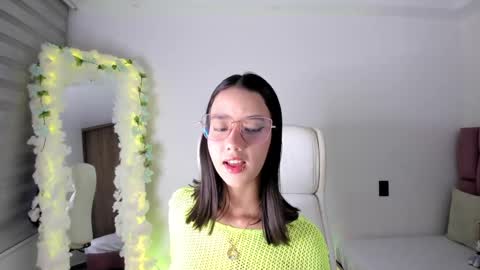 Snapshot of artbelia chatting on 02/16/25, 01:58 Lia Rose online show from 02/16/25, 01:58