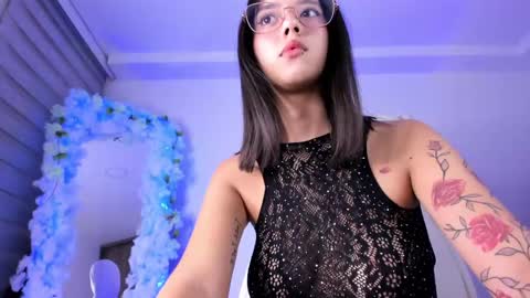 Snapshot of artbelia chatting on 02/23/25, 05:12 Lia Rose online show from 02/23/25, 05:12