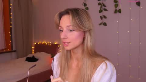 Snapshot of artease chatting on 12/05/25, 12:03 Arti Next Streams - online show from 12/05/25, 12:03