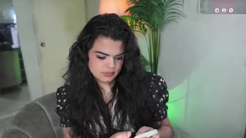 Chloe  online show from 10/12/25, 09:58