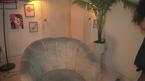 Chloe  online show from 12/18/25, 12:06