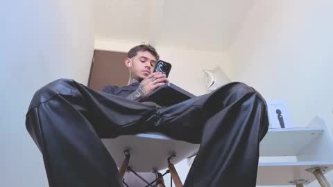   online show from 09/20/25, 10:22