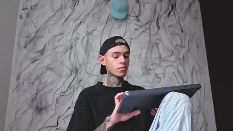   online show from 10/10/25, 02:05