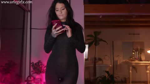 Snapshot of artegirlx chatting on 02/28/26, 11:28 Maya online show from 02/28/26, 11:28