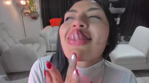 Snapshot of artemis_020 chatting on 09/25/25, 01:53 FENIX online show from 09/25/25, 01:53