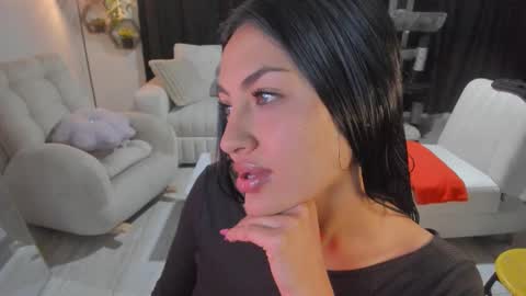 Snapshot of artemis_020 chatting on 10/29/25, 01:19 FENIX online show from 10/29/25, 01:19