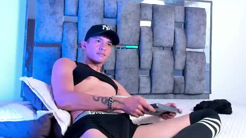 Snapshot of artemis_blue chatting on 05/15/26, 03:52 artemis_blue online show from 05/15/26, 03:52
