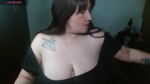 Snapshot of artemisa_bbloom chatting on 09/28/25, 09:09 Christy. online show from 09/28/25, 09:09