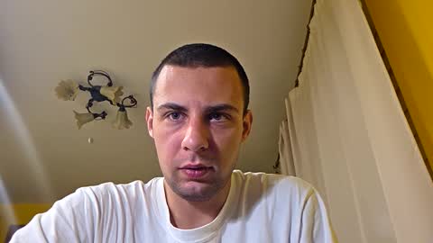 Snapshot of arthur99229 chatting on 10/19/25, 01:39 A online show from 10/19/25, 01:39