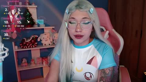 Snapshot of artic_love chatting on 12/19/24, 12:24 Lenna online show from 12/19/24, 12:24