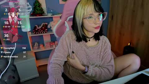 Snapshot of artic_love chatting on 02/24/25, 09:53 Lenna online show from 02/24/25, 09:53