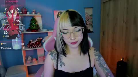 Snapshot of artic_love chatting on 02/27/25, 08:50 Lenna online show from 02/27/25, 08:50