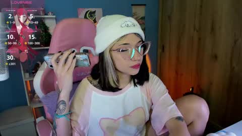 Snapshot of artic_love chatting on 03/07/25, 06:13 Lenna online show from 03/07/25, 06:13