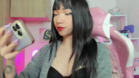 Snapshot of artic_love chatting on 10/24/25, 04:31 Lenna online show from 10/24/25, 04:31