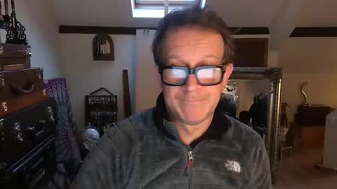 Snapshot of artisterotic chatting on 11/19/25, 08:36 artisterotic online show from 11/19/25, 08:36