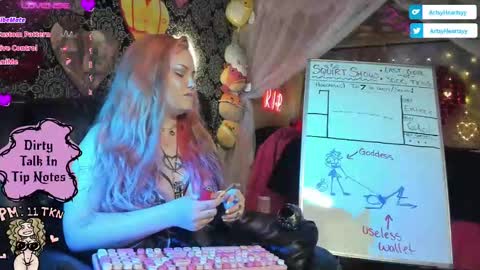 Snapshot of artsyheartsyy chatting on 09/18/25, 01:18 ArtsyHeartsyy online show from 09/18/25, 01:18