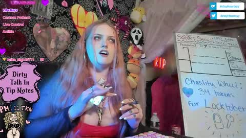 Snapshot of artsyheartsyy chatting on 10/09/25, 02:09 ArtsyHeartsyy online show from 10/09/25, 02:09