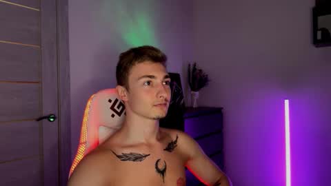 arturr_scott online show from 11/10/25, 07:24