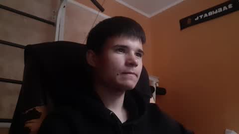 Snapshot of arvyn_ chatting on 05/16/26, 04:17 Denis online show from 05/16/26, 04:17