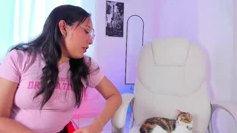 Snapshot of ary_and_kel chatting on 02/21/25, 08:49 Ariana and Kelsieh online show from 02/21/25, 08:49