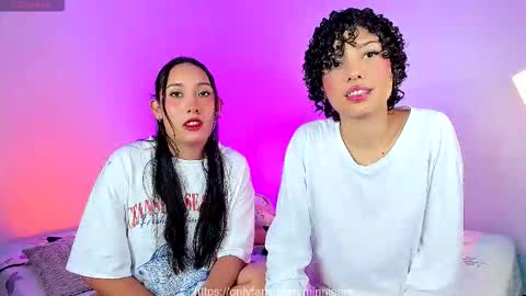 Snapshot of ary_and_kel chatting on 10/22/25, 11:59 Ariana and Kelsieh online show from 10/22/25, 11:59