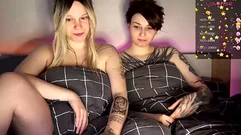 Arya brunett and Cassie blond online show from 01/21/25, 12:18