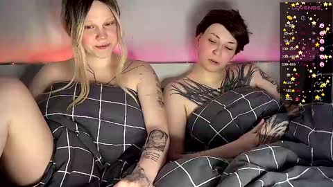 Arya brunett and Cassie blond online show from 03/05/25, 10:22