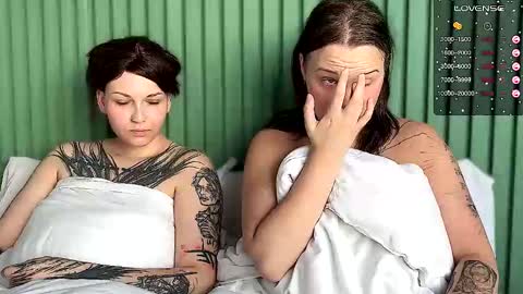 Arya brunett and Cassie blond online show from 09/12/25, 09:53