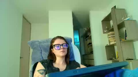 Snapshot of arya_starkw chatting on 09/17/25, 02:52 Ary 3 online show from 09/17/25, 02:52