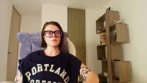 Snapshot of arya_starkw chatting on 09/22/25, 02:41 Ary 3 online show from 09/22/25, 02:41