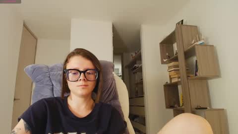 Snapshot of arya_starkw chatting on 09/23/25, 04:21 Ary 3 online show from 09/23/25, 04:21