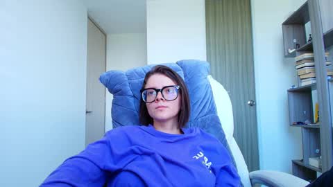 Snapshot of arya_starkw chatting on 09/25/25, 02:43 Ary 3 online show from 09/25/25, 02:43