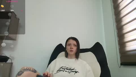Snapshot of arya_starkw chatting on 06/01/26, 01:57 Ary 3 online show from 06/01/26, 01:57