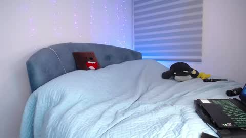 Snapshot of aschly_moon chatting on 05/15/26, 11:23 Aschly online show from 05/15/26, 11:23