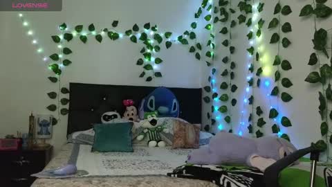 Snapshot of asenaesmee chatting on 05/14/26, 11:33 Asena online show from 05/14/26, 11:33