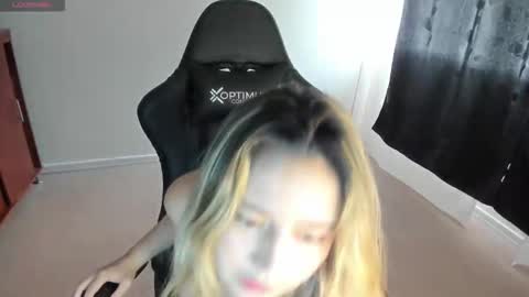 ash_smith1 online show from 10/15/25, 09:37