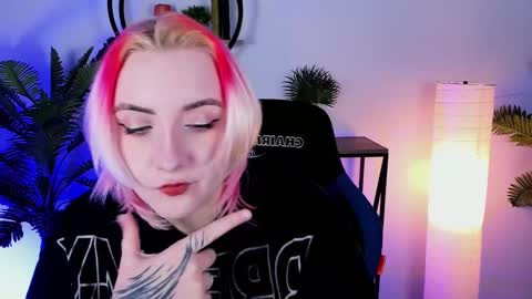 Snapshot of asheluck chatting on 02/09/25, 05:01 AshleyAshe  online show from 02/09/25, 05:01