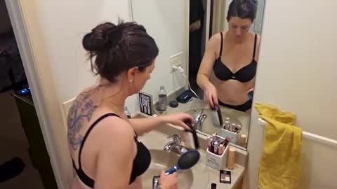 Snapshot of ashelynngrey1986 chatting on 01/01/25, 02:30 Ashelynn Grey online show from 01/01/25, 02:30