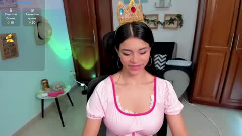 Snapshot of ashleey_johnson chatting on 01/13/25, 01:17 linda online show from 01/13/25, 01:17