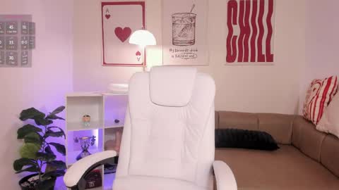 Snapshot of ashleeydiamonds chatting on 05/13/26, 12:13 online show from 05/13/26, 12:13