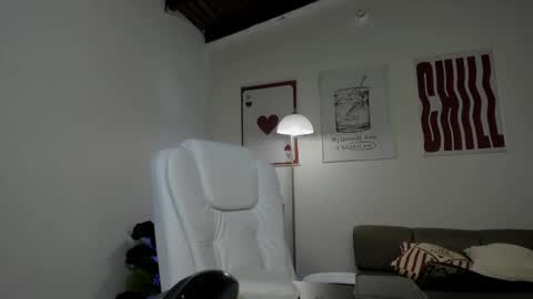 Snapshot of ashleeydiamonds chatting on 05/23/26, 12:20 online show from 05/23/26, 12:20