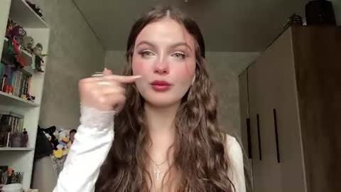 Snapshot of ashleighgittinger chatting on 07/05/26, 08:32 Eva online show from 07/05/26, 08:32