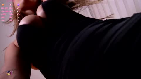 Snapshot of ashley2004_ chatting on 05/01/26, 12:15 Nay online show from 05/01/26, 12:15