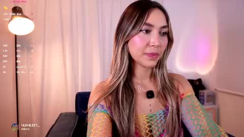 Snapshot of ashley2004_ chatting on 07/23/26, 01:08 Nay online show from 07/23/26, 01:08